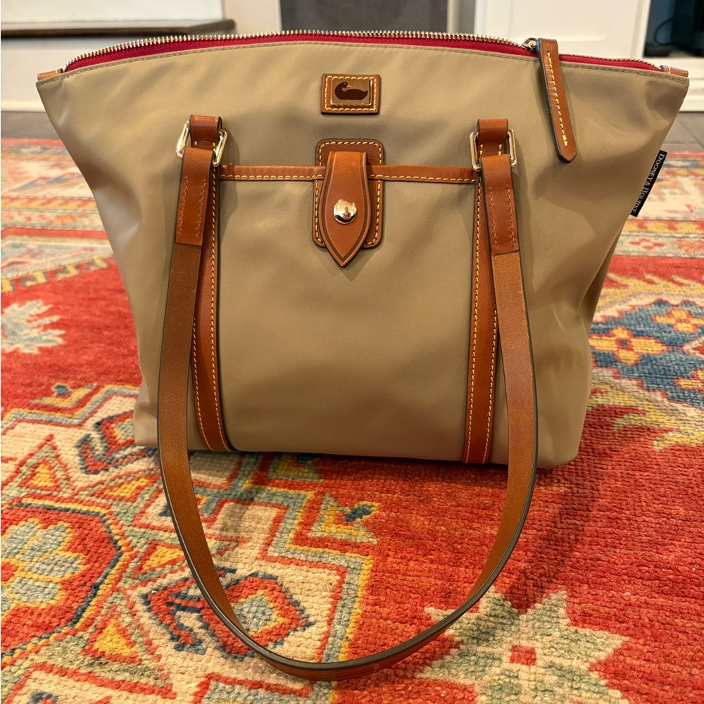 Med./Large DOONEY & BOURKE Khaki Nylon Tote w/brown leather straps/accents — EUC - Picture 5 of 14